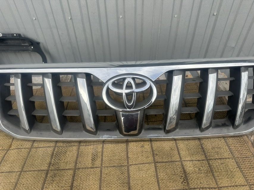 Решітка радатора prado