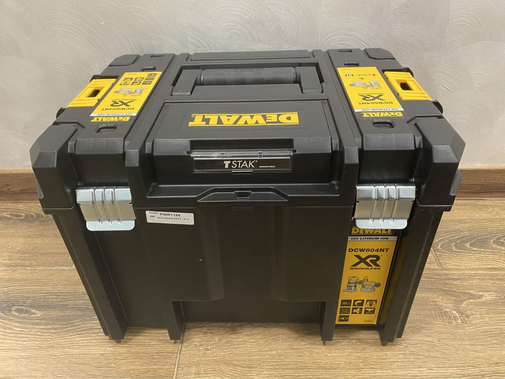 Фрезер DeWalt DCW600