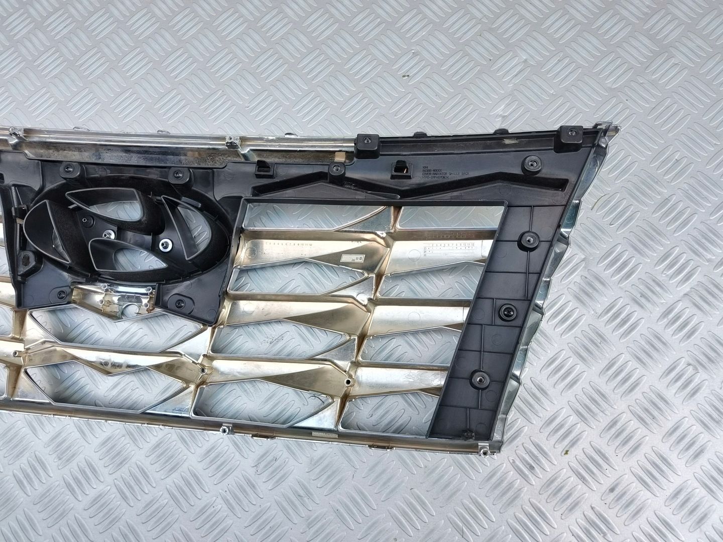Hyundai Tucson 2022 2023 Grill Atrapa przód pod Kamere Chrom Usa