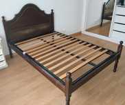Cama Casal em mogno e estrado
