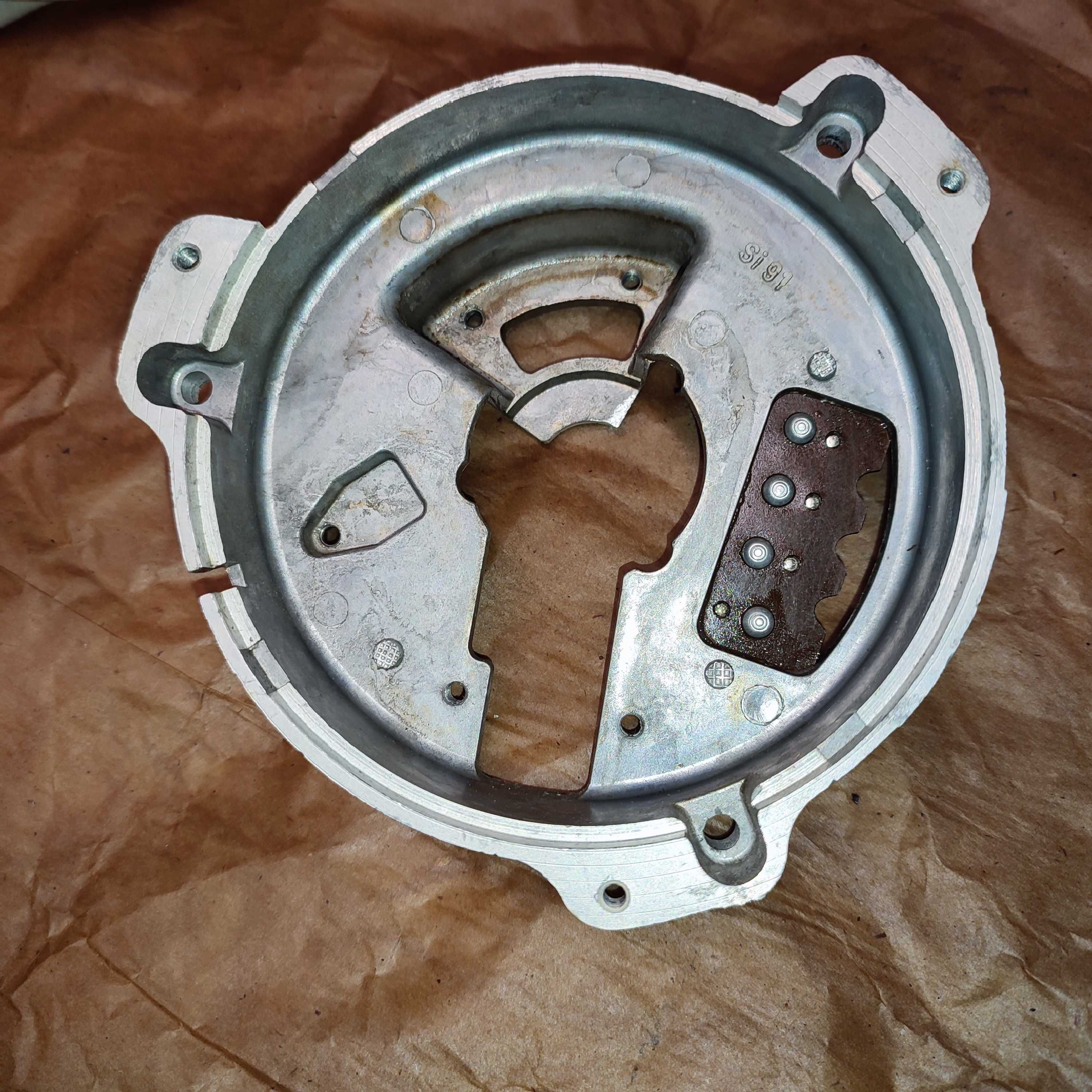 pokrywa stator stojana alternatora MZ ETZ 250 150 iskrownik podstawa