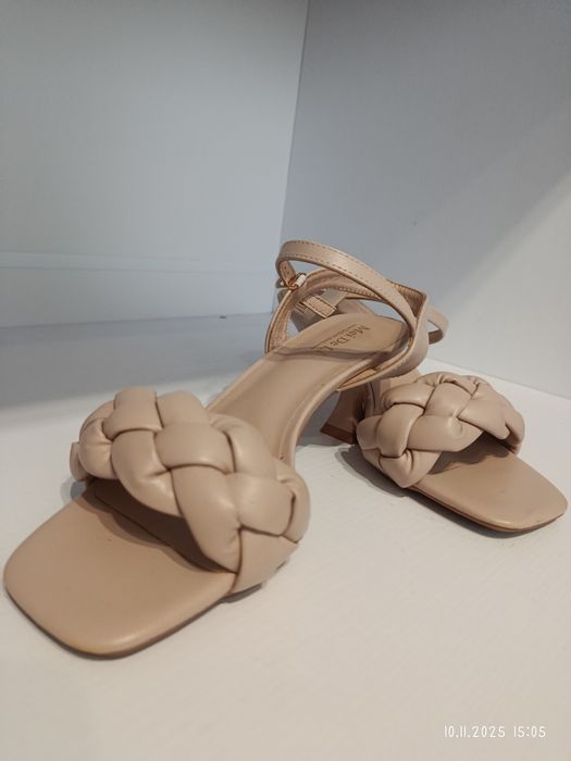 Босоніжки шкіряні