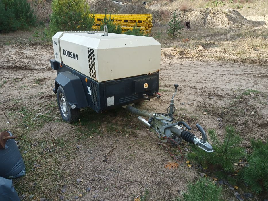 Kompresor śrubowy spalinowy diesel 2012 DOOSAN 7/41 1300mth 4.1m3