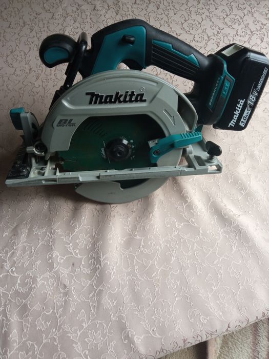 Пилка Makita XSH03.та акумулятор bl1830b.