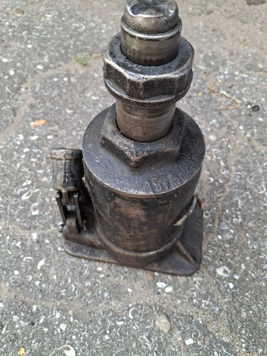 Продам домкрат 5т