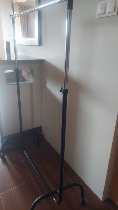 Wieszak stojący  na ubrania