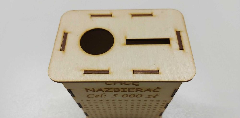 Skarbonka wykreślanka cel 5000 Twój tekst personalizacja 8x12x17cm