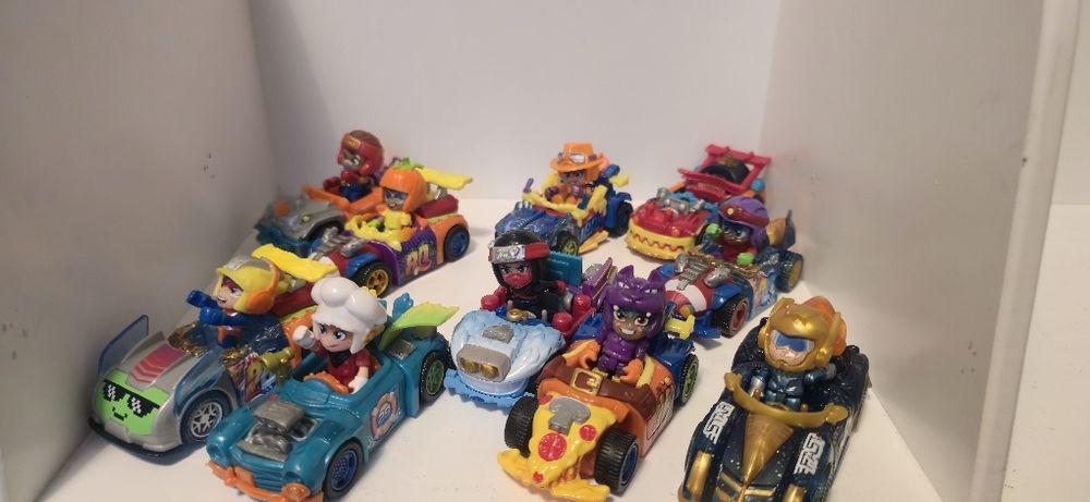 T-RACERS auta  ,ludziki