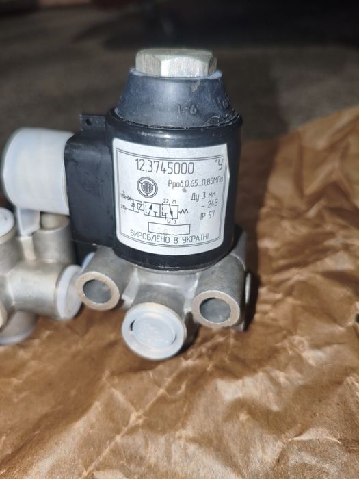 Нові електропневмоклапани 12.3745000 (КрАЗ, МАЗ) — 40 шт. оптом!