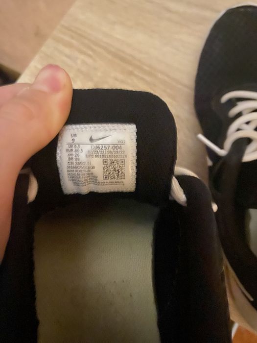 Бігові кросівки найк в хорошому стані є пару нюансів
