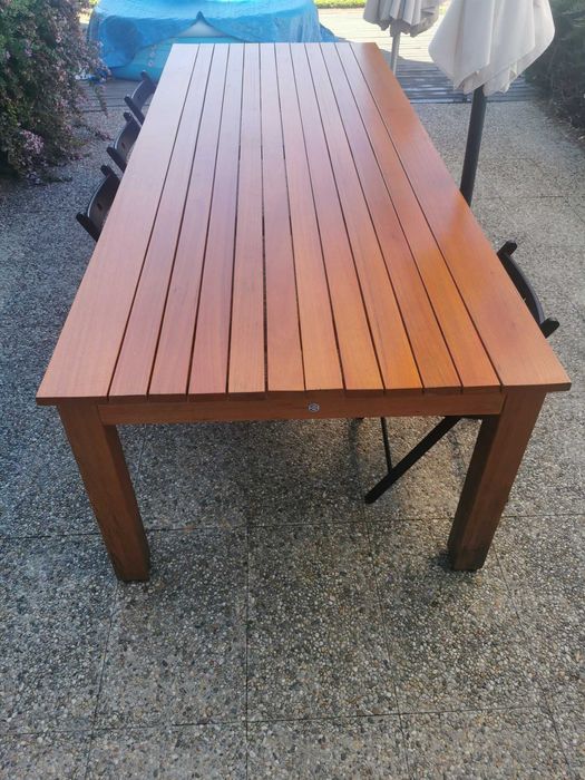 Mesa exterior grande de madeira maciça