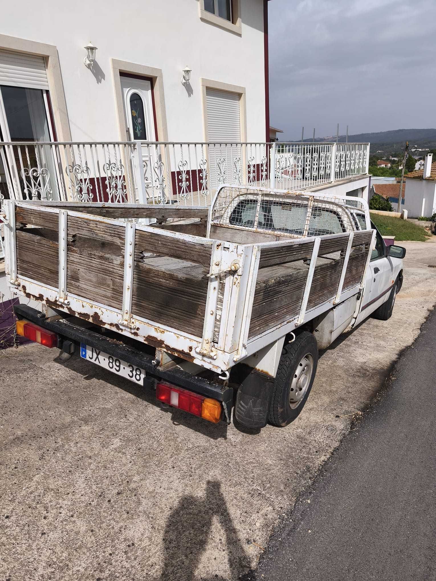 Ford P100 Caixa Aberta em Madeira