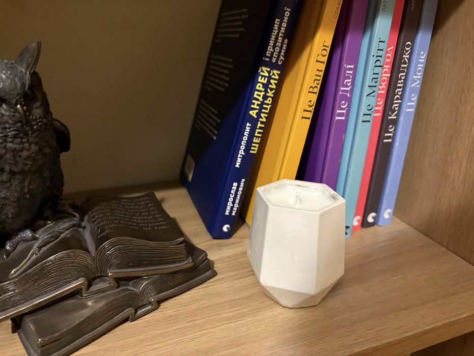 Свічка ароматизована, гіпсова тара. Ручна робота