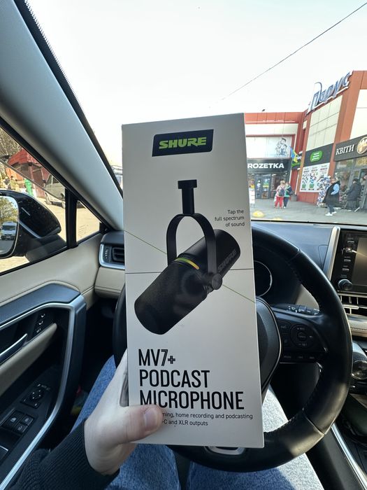 Продам мікрофон Shure MV7+