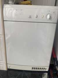 Maquina de secar roupa com muito pouco uso