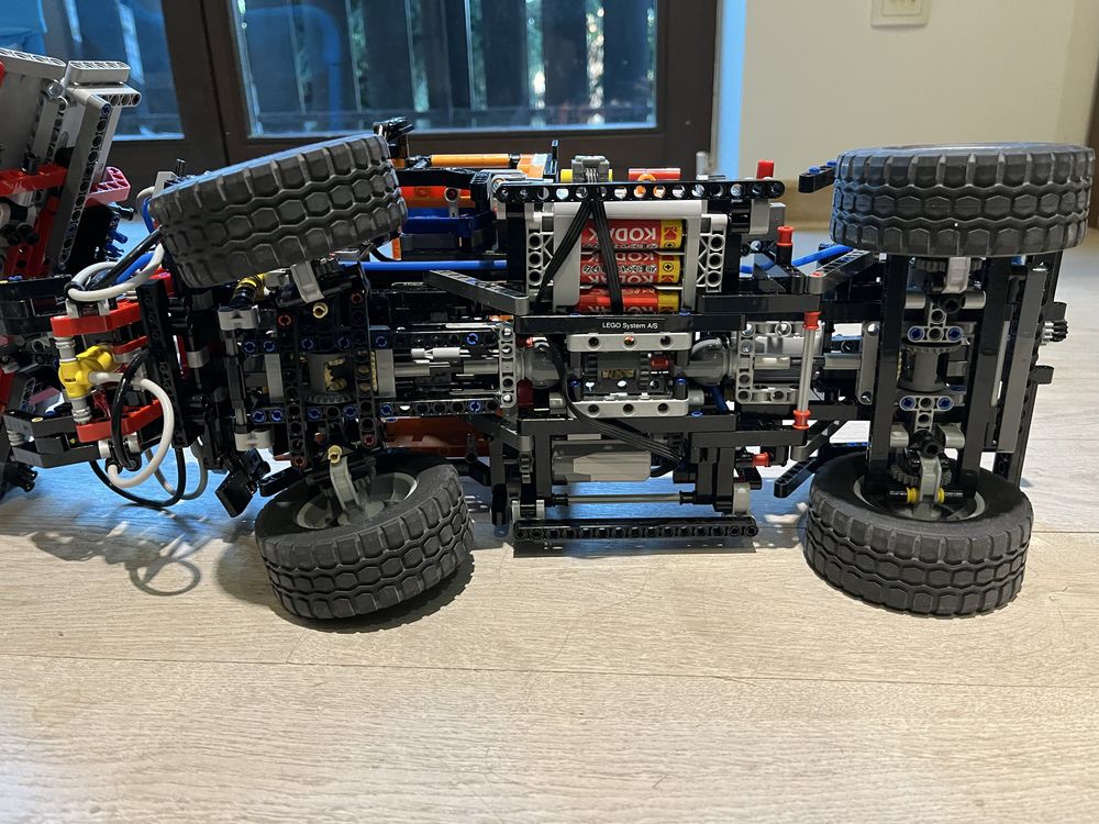 Unimog Lego Technic zestaw nr 8110 , napęd i zdalne sterowanie