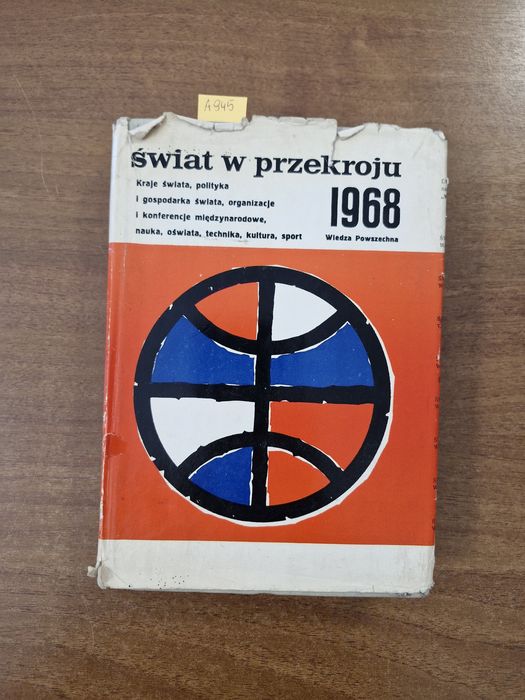 A945. "Świat w przekroju" Praca zbiorowa