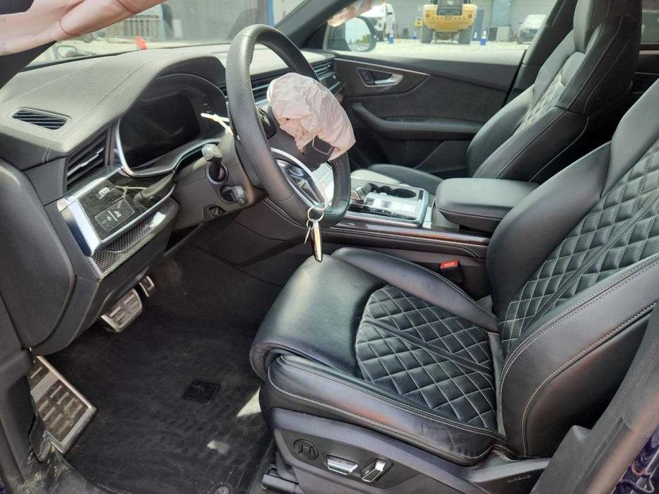 2023 Audi SQ8 чекає на відправлення