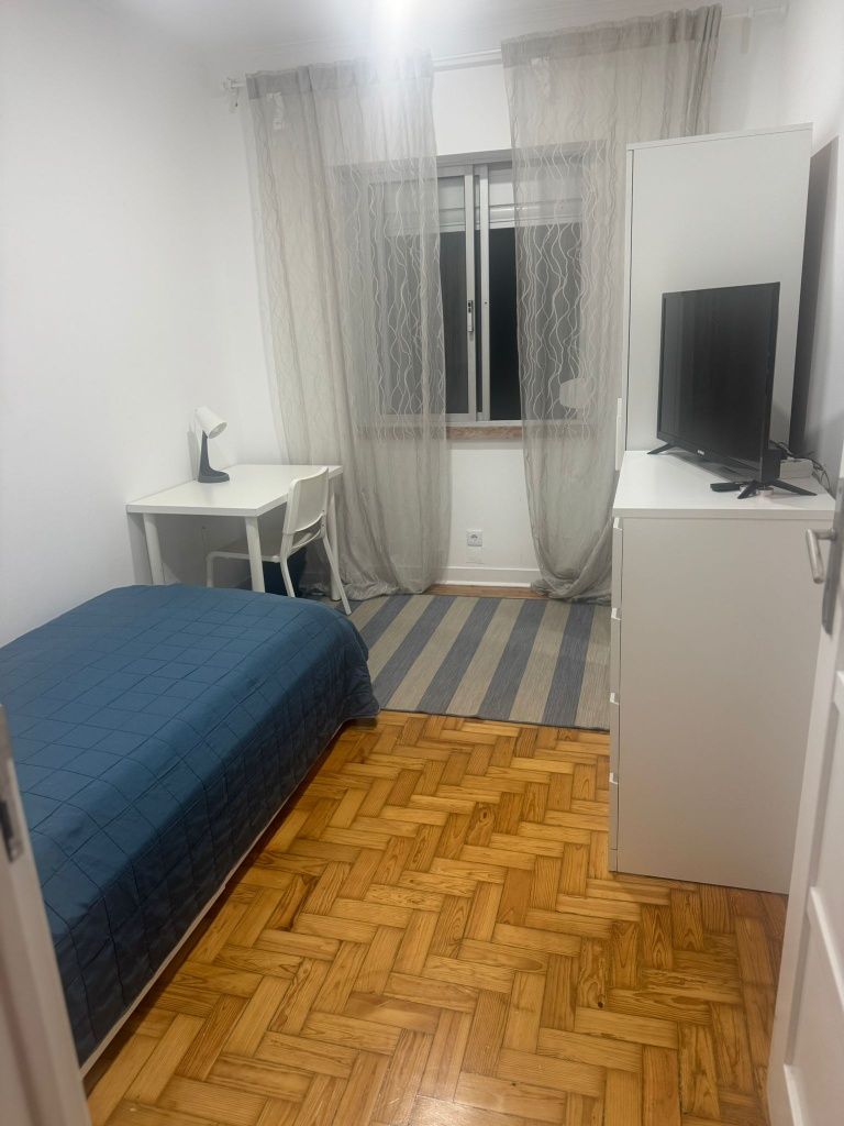 Quarto para arrendar para Senhoras 400€ dispensa calção