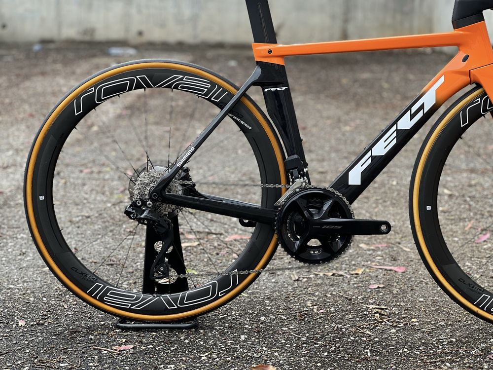 Bicicleta disco Felt AR / Shimano 105 Di2 / Rodas carbono