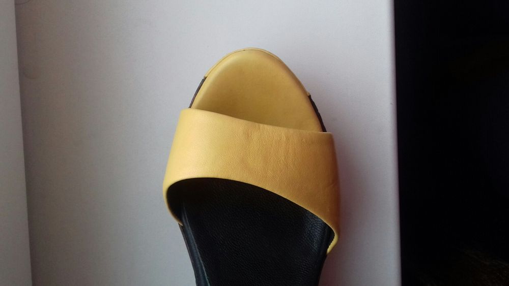 Кожаные босоножки