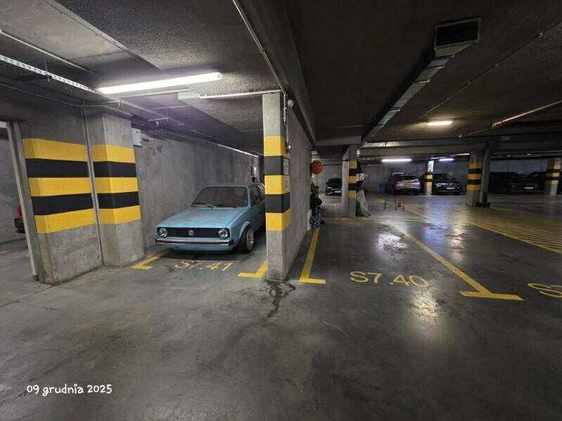 Sprzedam miejsce postojowe