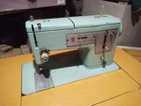 Máquina de Costura Singer