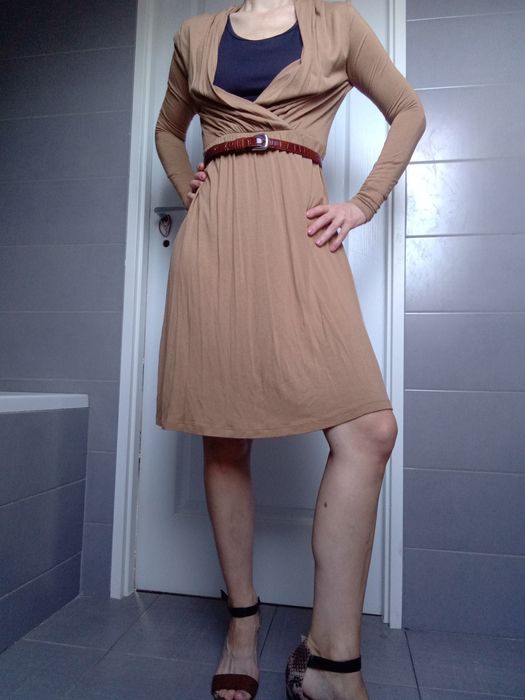 Zara Sukienka MIDI beżowa z długim rękawem