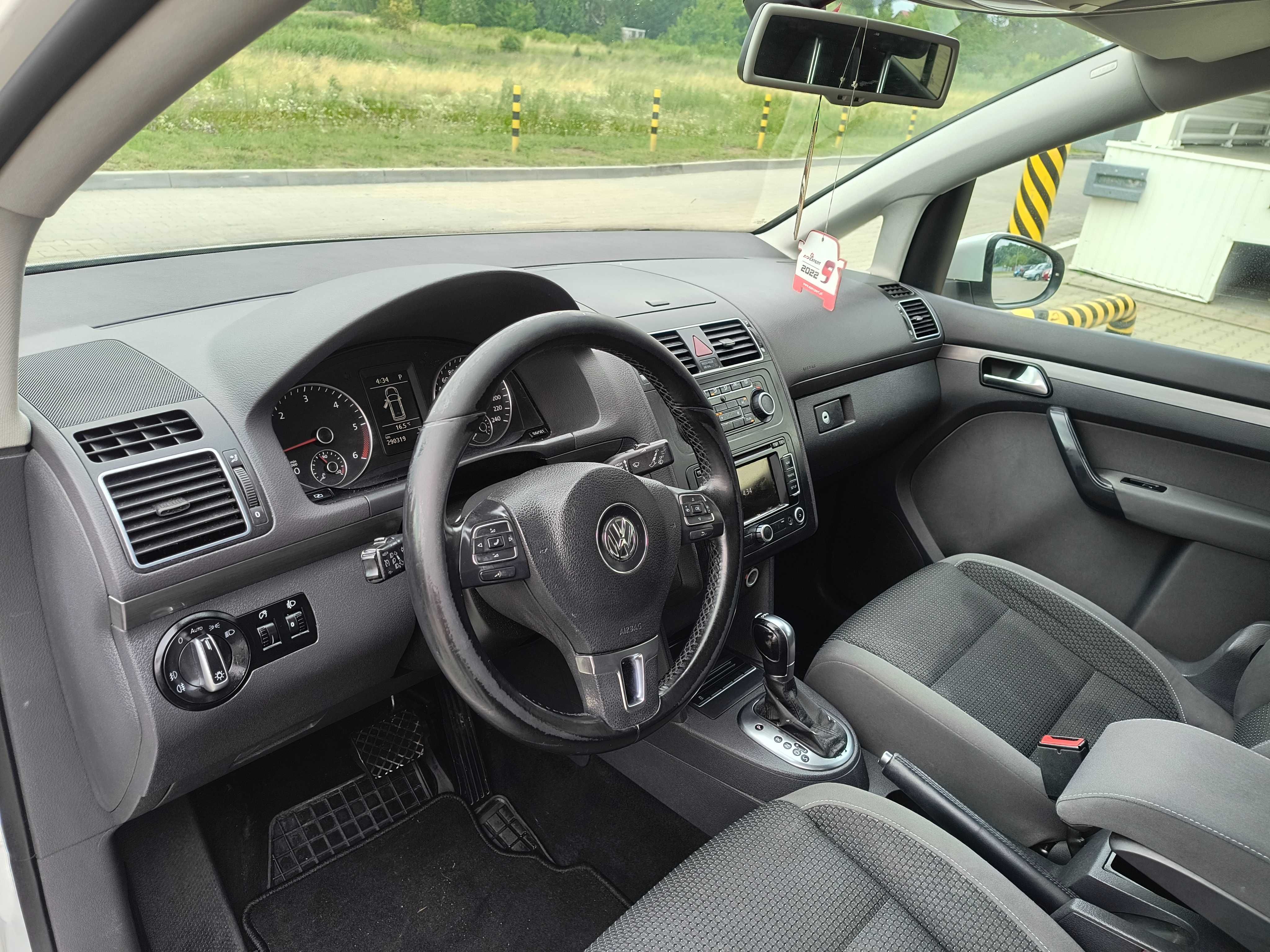 Volkswagen Touran 1.6 Tdi 2011 rok DSG