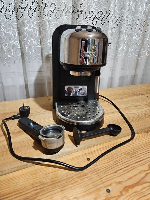Кавоварка рожкова DeLonghi EC271