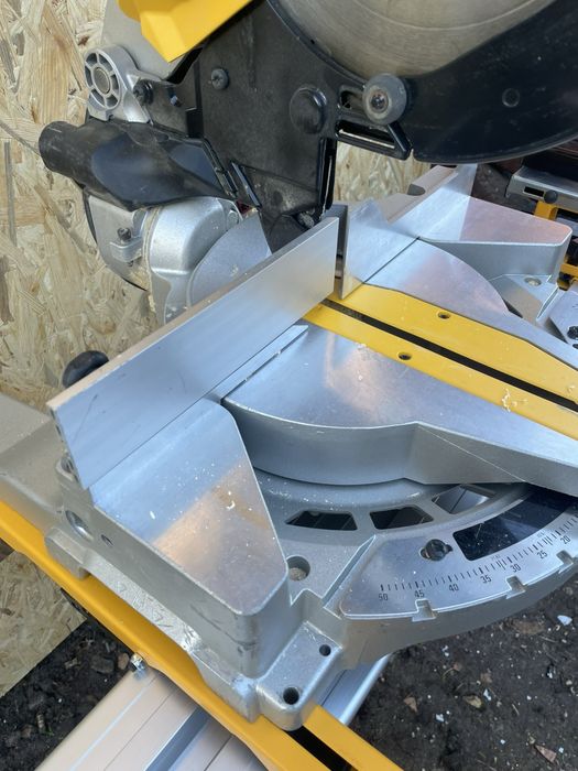 Торцовка комбінована dewalt d27113