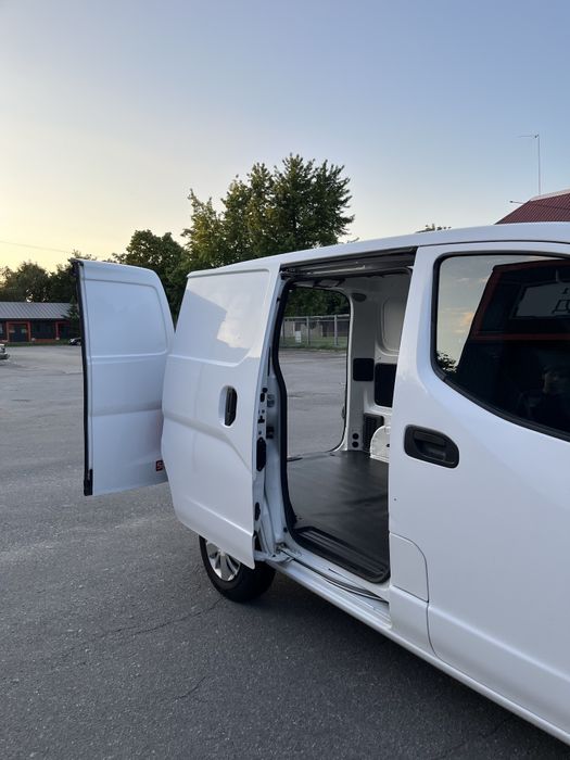 Продам бус Nissan nv200 1.5 dci