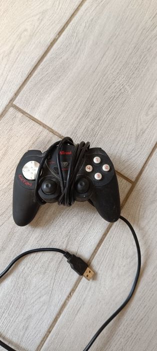 Джойстик Trust gxt 24