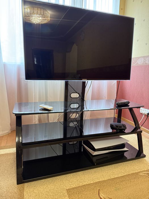 Подставка тумба под телевизор чорная стеклянная