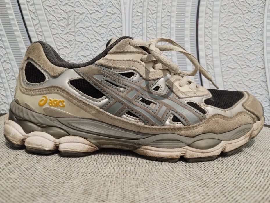 Кросівки asics 40 розмір