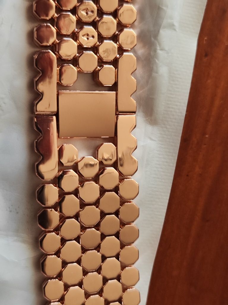 Bransoletka do zegarka wzór plastrów miodu.