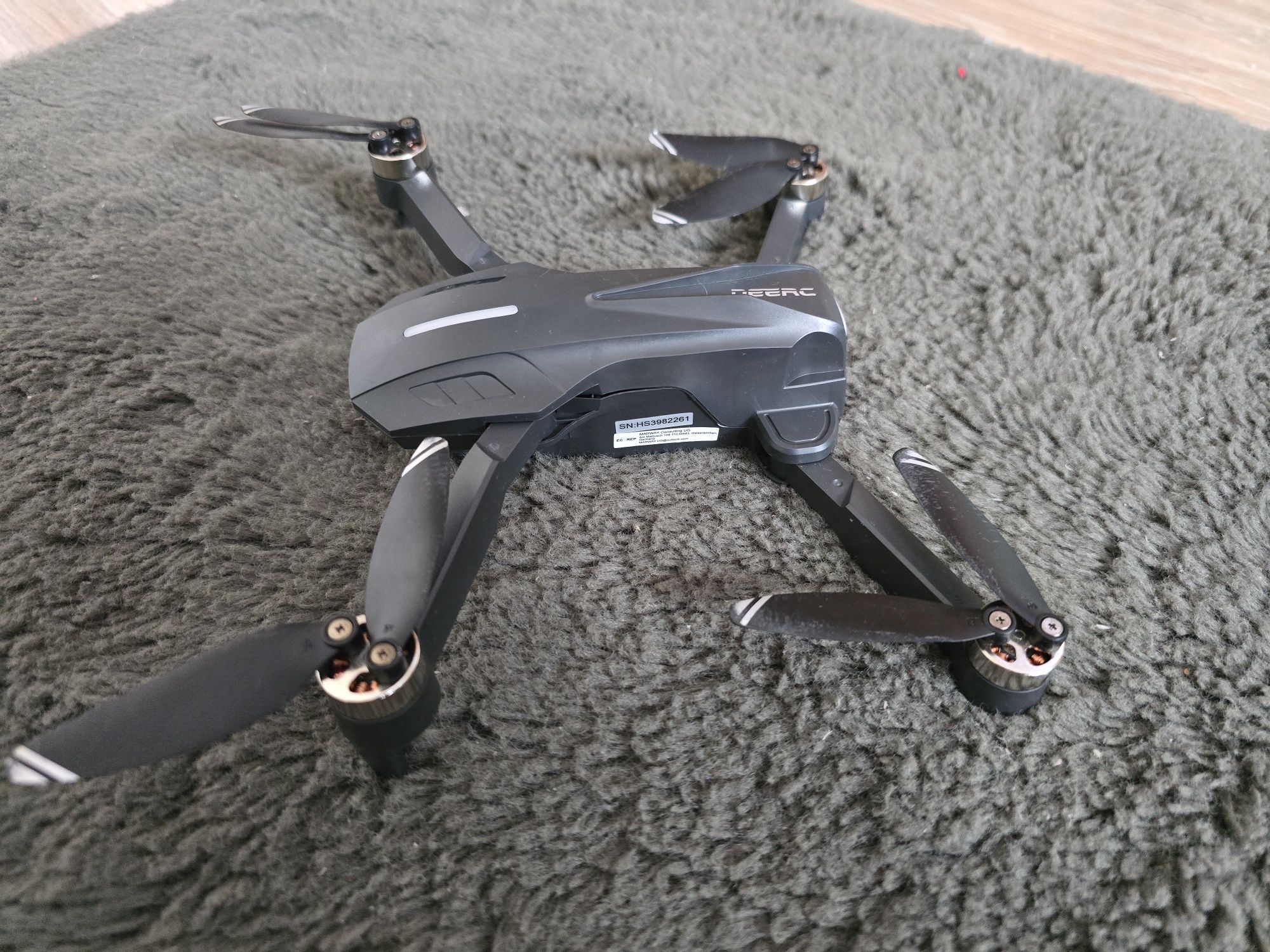 Dron DEERC d75 z kamerą HD 1080P 32min lot komplet
