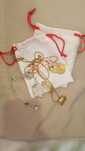 Colares Guess e So Charm