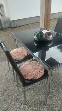 Szklany stół plus cztery krzesła