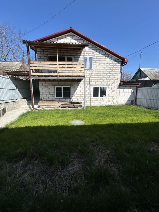 Продаж будинку на початку Баранівки .