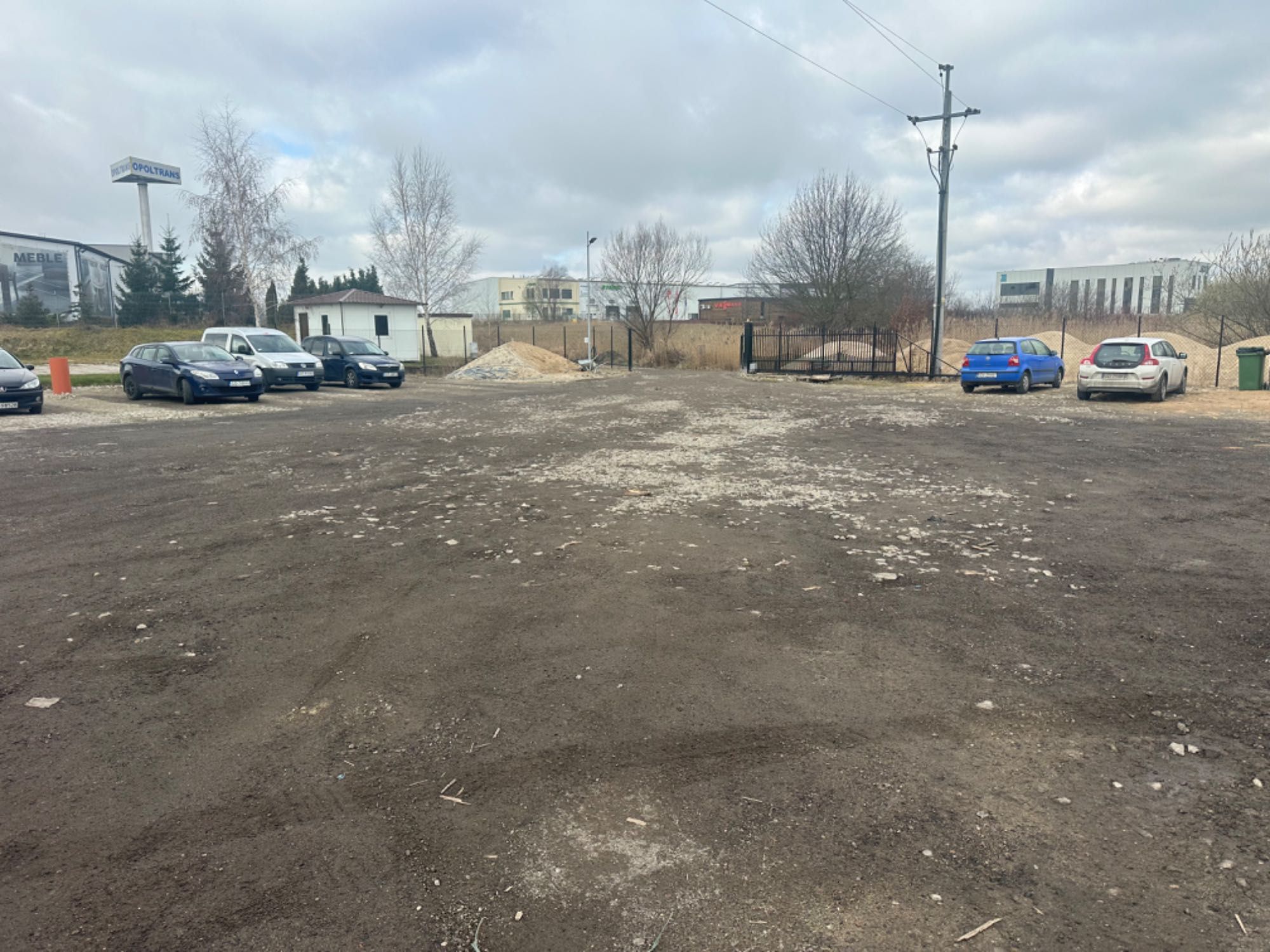 Plac pod parking lub inna działalność