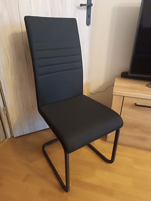 Sprzedam 4 krzesła .