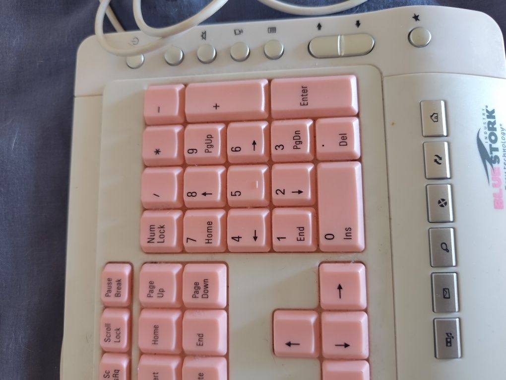 Teclado e rato da HELLO KITTY.. super completo com muitos acessórios