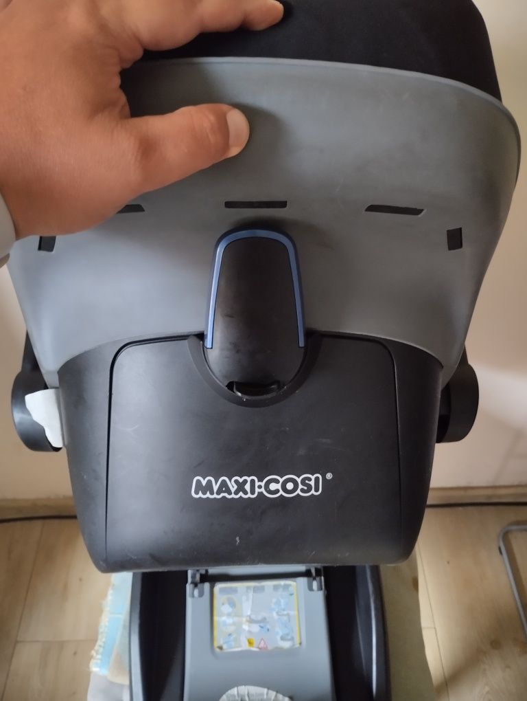 Maxi-Cosi Pebble 0-18kg +  baza FamilyFix 3