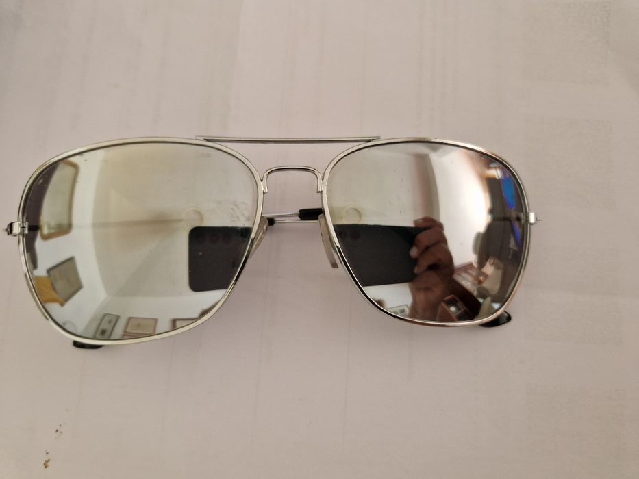 Vendo óculos de Sol Guess.