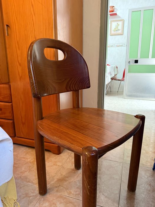 Cadeira de madeira dura