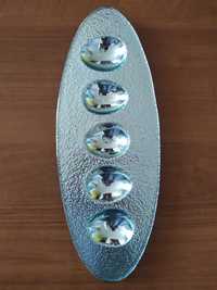 Patera na jajka półmisek ozdobny srebrzysto-metalowy odcień ze szkła.