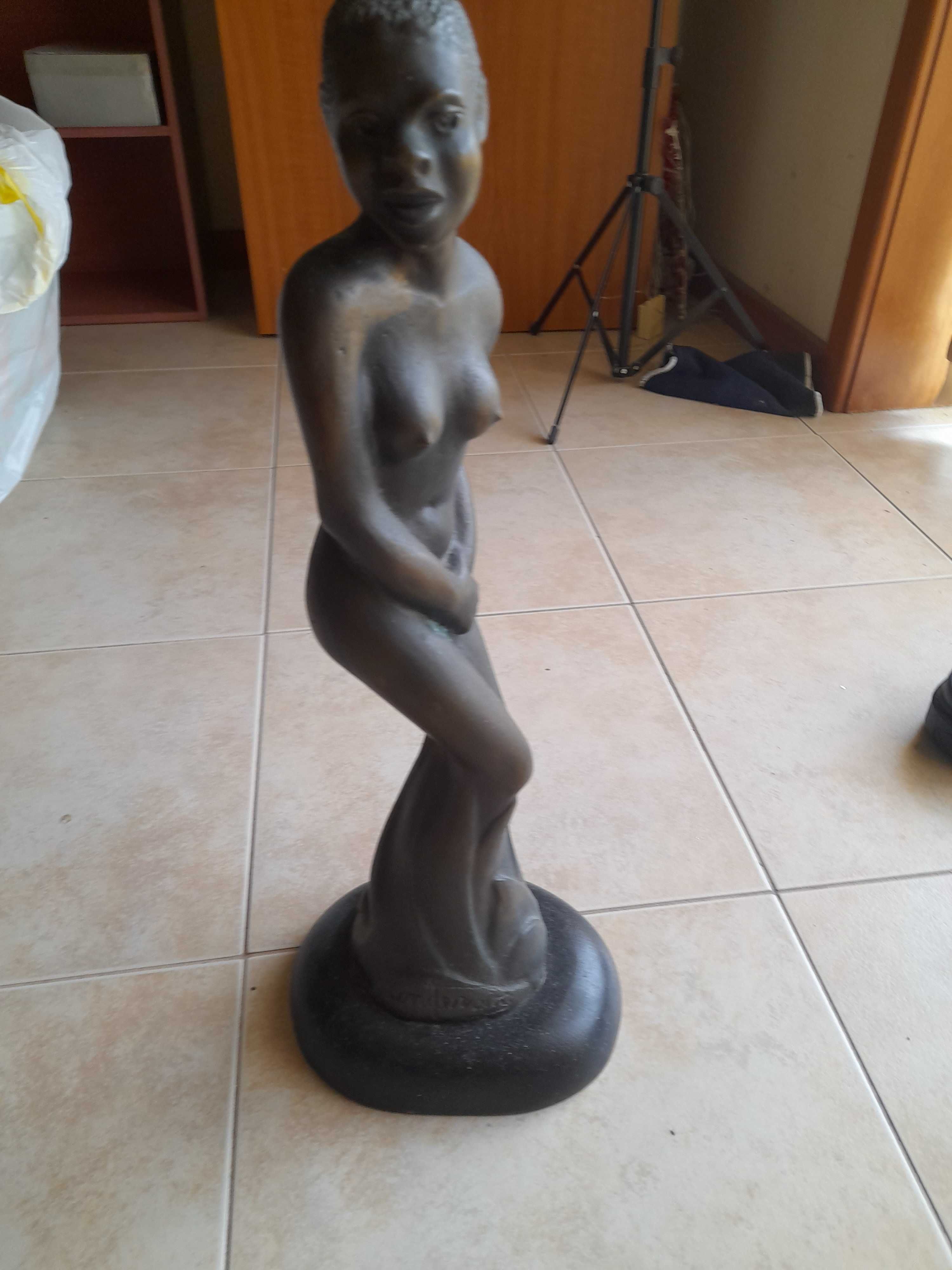 Obra de arte em bronze