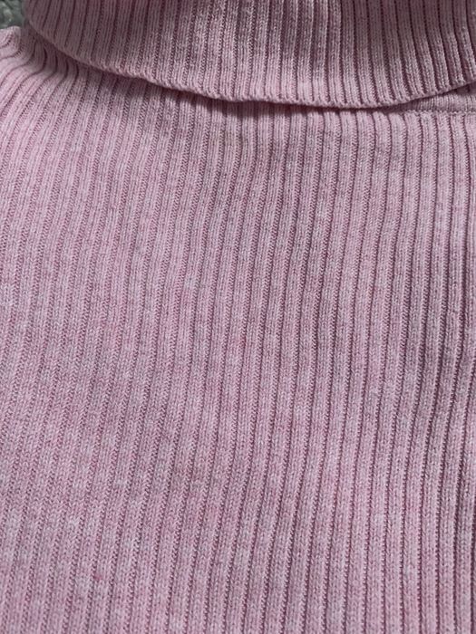 Дитячий светр, гольф, водолазка з рюшиками на дівчинку