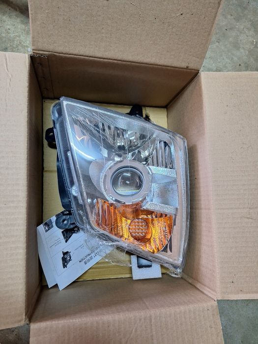 Farol direito Isuzu D-max